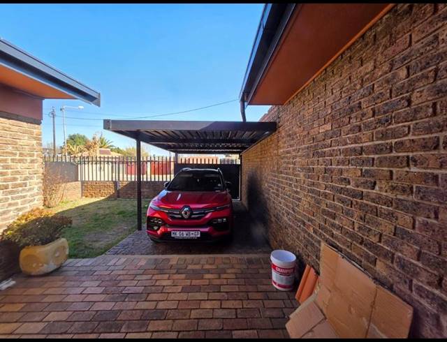 2 BEDROOM TOWNHOUSE FOR SALE IN RANDFONTEIN CENTRAL